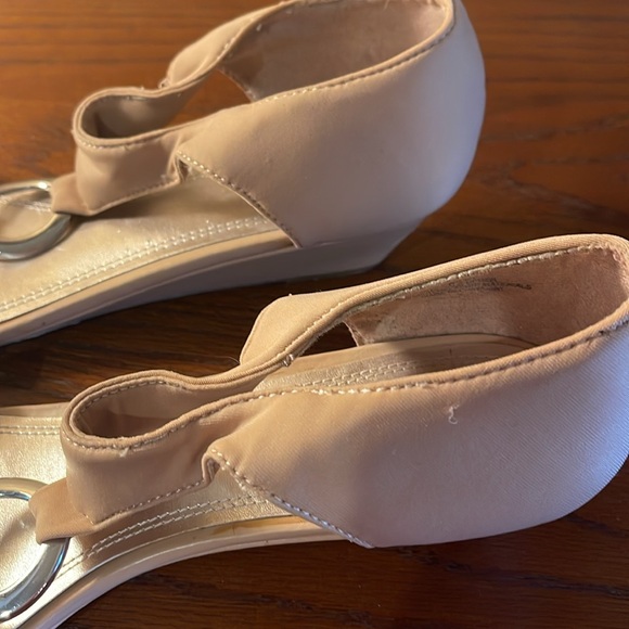 Impo stretch sandals. Nude color Size 9M. No marks or scuffs. - Picture 5 of 7
